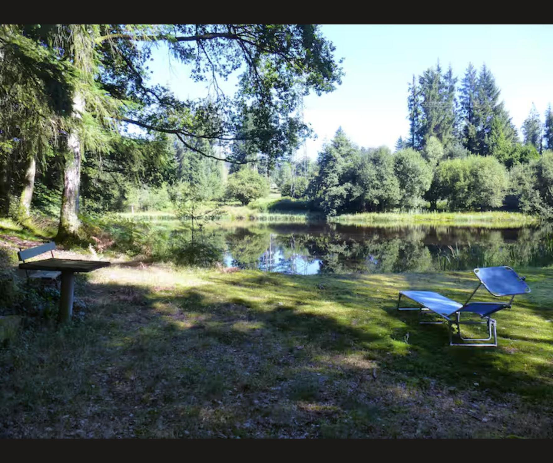 Cabane Limousine Au Bord D'Un Etang Bonnac-la-Côte Esterno foto